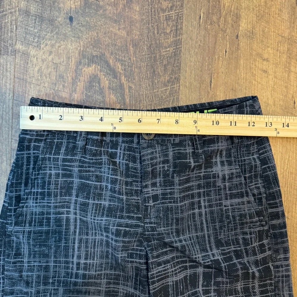 Under Armour Boys‎ Grey Black Grid Pattern Athletic Shorts YMD Medium Loose Fit